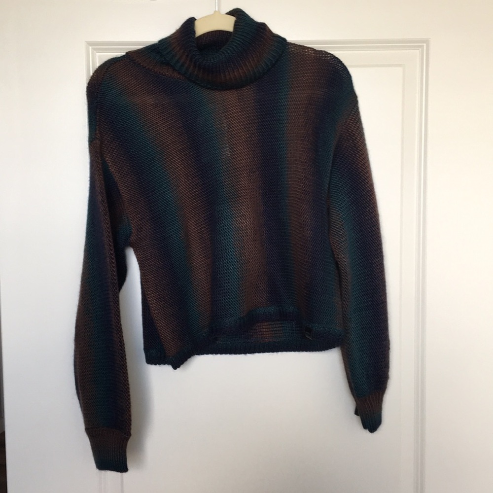 Turtleneck crop sweater
